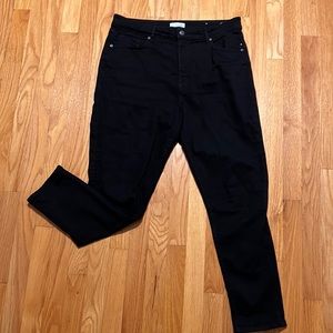 CURVY SKINNY LOFT JEAN. BLACK. Size 14